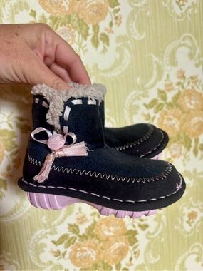 crocs toddler c5 black pink faux fur sherpa winter boots cozy y2k